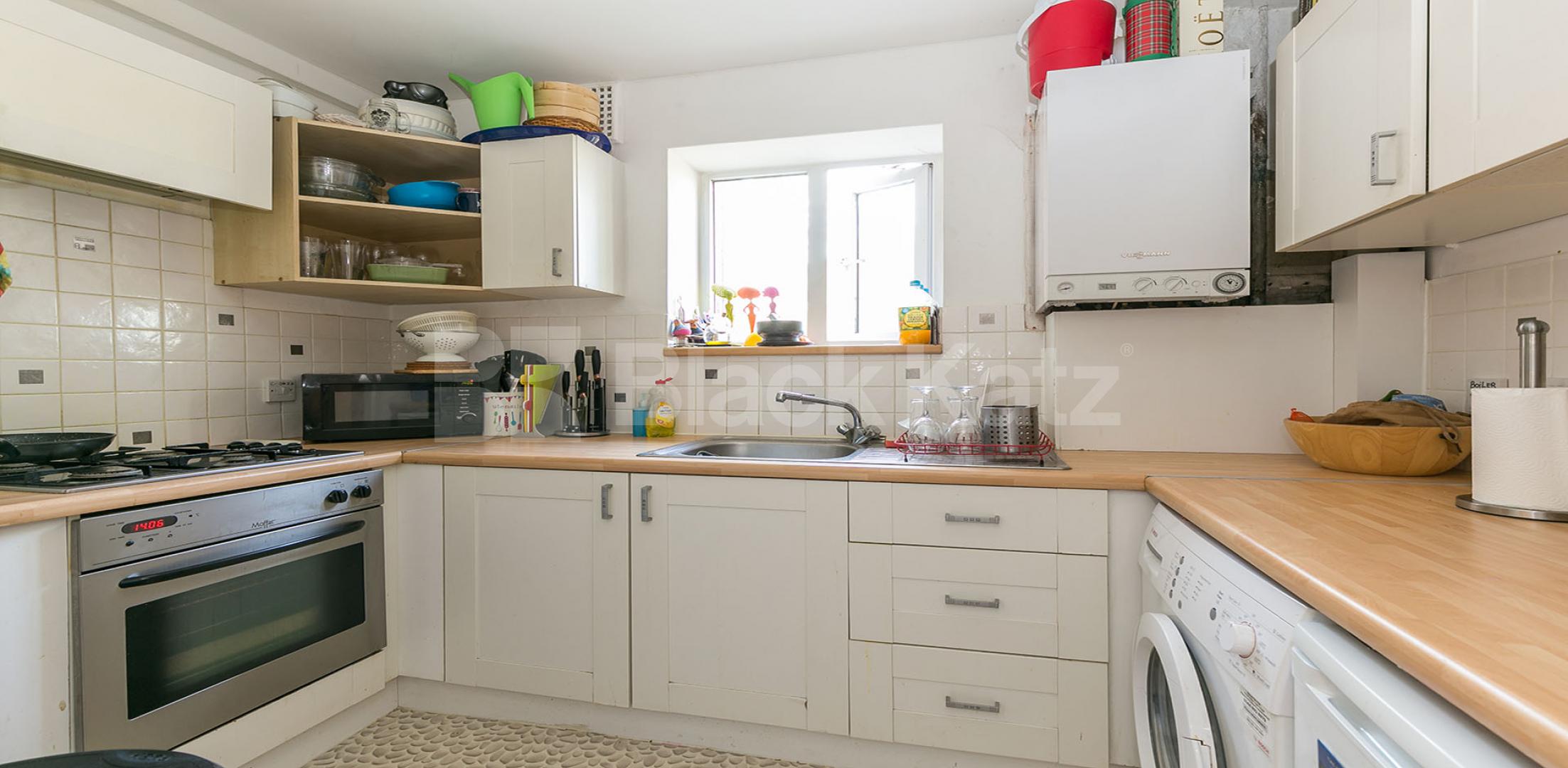 			New Instruction In Heart Of Crouch End !, 1 Bedroom, 1 bath, 1 reception Flat			 Crescent Road, CROUCH END